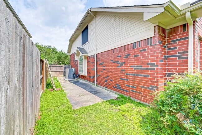 Building Photo - 1630 Berkoff Dr