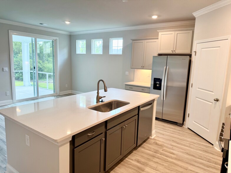 Building Photo - 7100 Shooting Star Way
