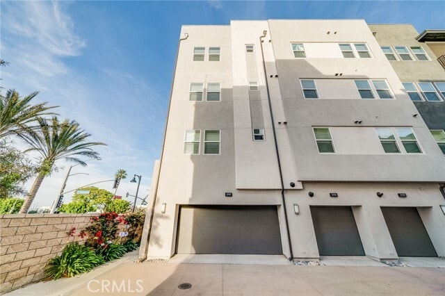 Building Photo - 1102 S Urbana St