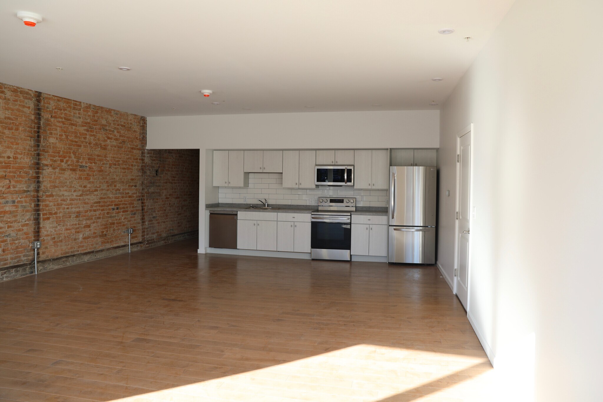 Building Photo - 439 N Salina St