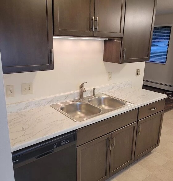 Building Photo - 4101 Parklawn Ave