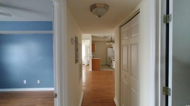 Building Photo - 2269J Essex Dr