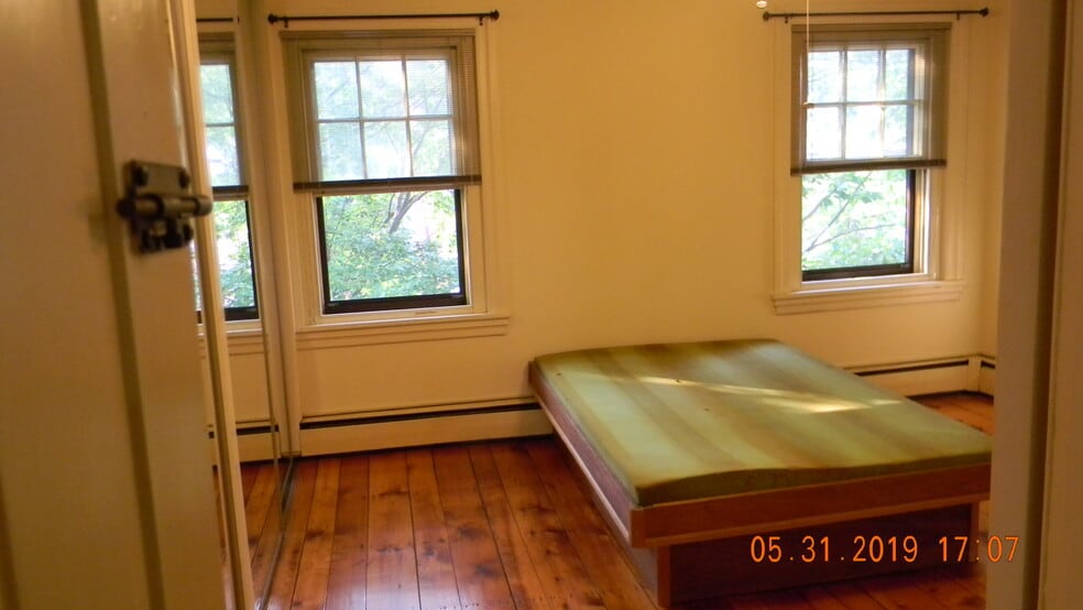 Bedroom - 236 W Barnard St