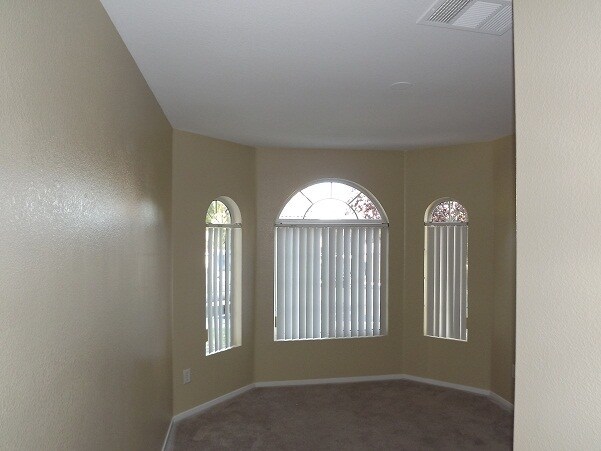 Building Photo - 4 Bedroom In South Green Valley Area!!!