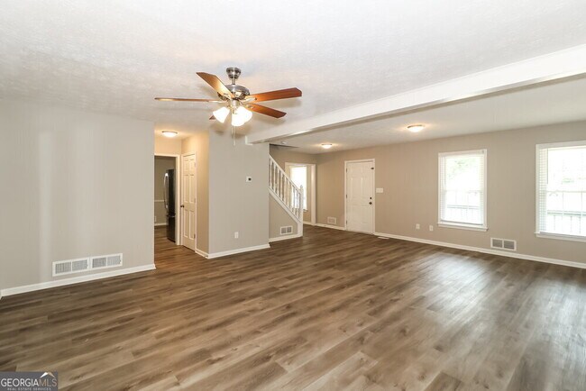 Building Photo - 3070 Revere Cir