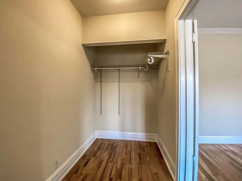 Building Photo - 4735 N Hermitage Ave