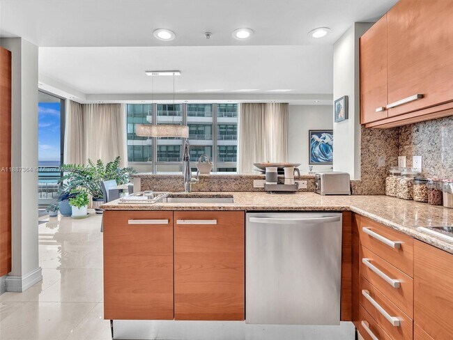 Building Photo - 3535 S Ocean Dr