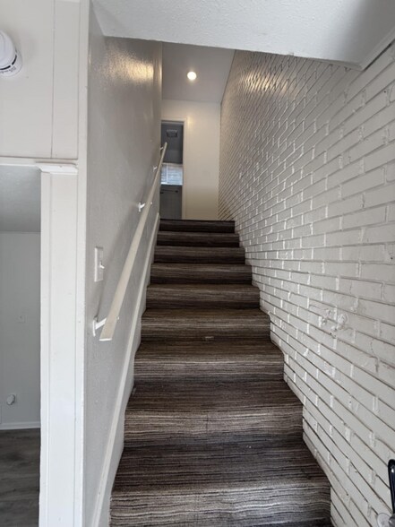 Building Photo - 1303 65th Dr