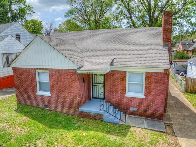 Building Photo - Move-in Special! 1/2 off first month's rent!