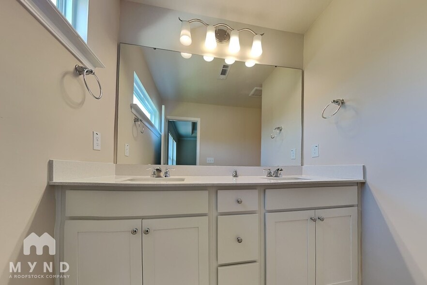 Building Photo - 845 Falls Grove Trl