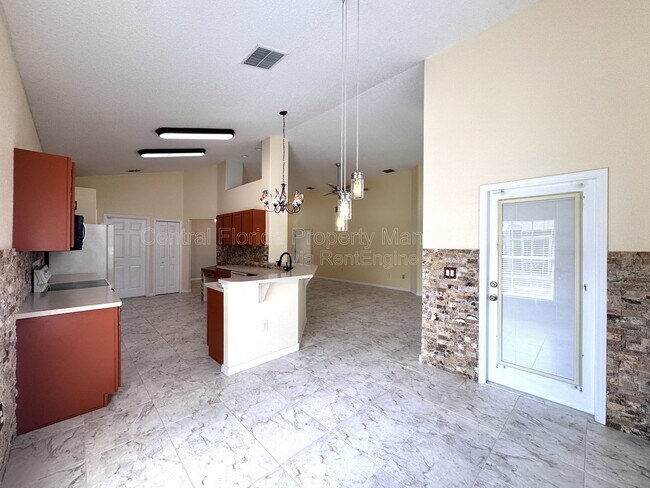Building Photo - 140 Moss Ln
