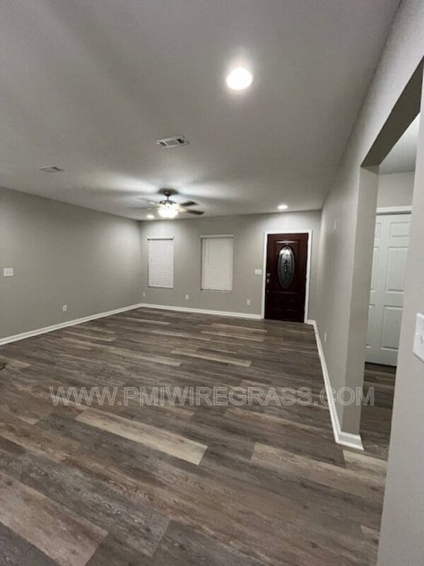 Building Photo - 347 Spruce Ln