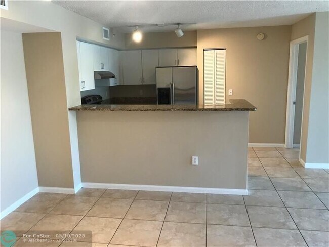 Building Photo - 4808 N State Rd 7