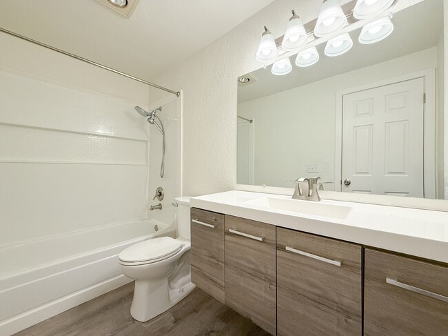 Building Photo - 9494 Woodinville Redmond Rd NE