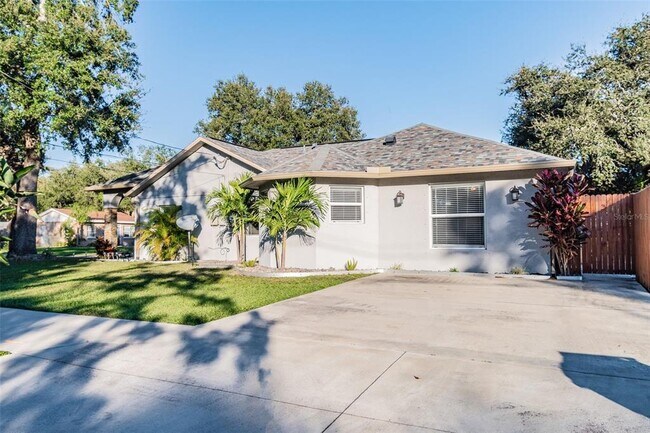 Building Photo - 3208 W Napoleon Ave