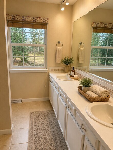 Building Photo - 8374 Piney Creek Rd