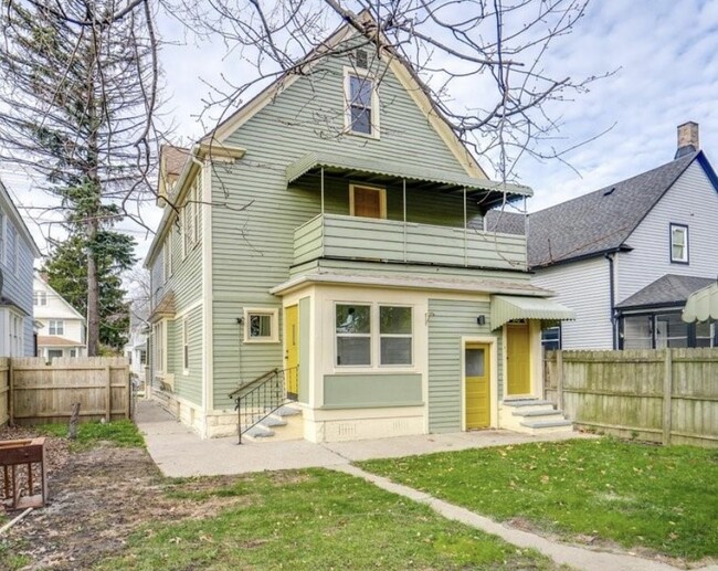 Unit entrance featuring balcony and fenced in yard for privacy - 3317 W 41st St