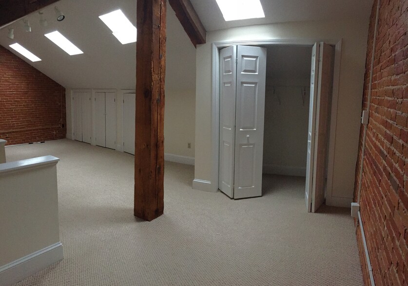 Building Photo - 10 State St