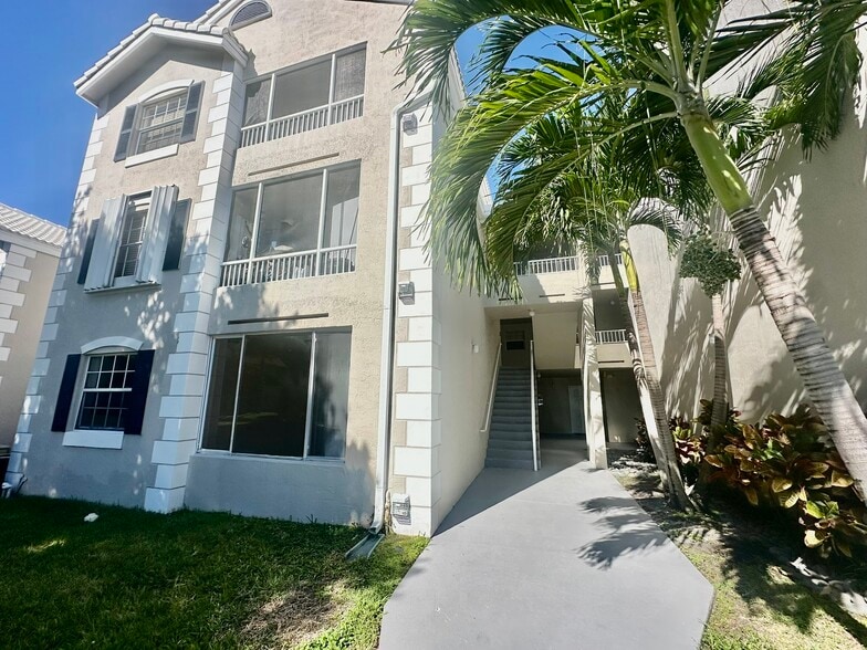 Building Photo - 2890 N Oakland Forest Dr