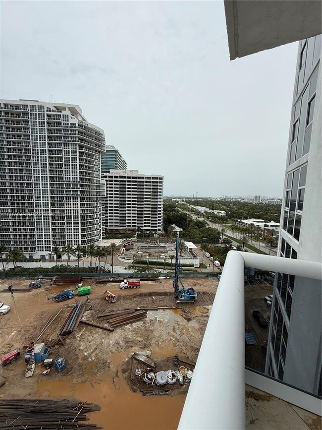 Building Photo - 10275 Collins Ave