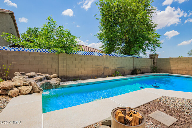 Building Photo - 9435 W Terri Lee Dr