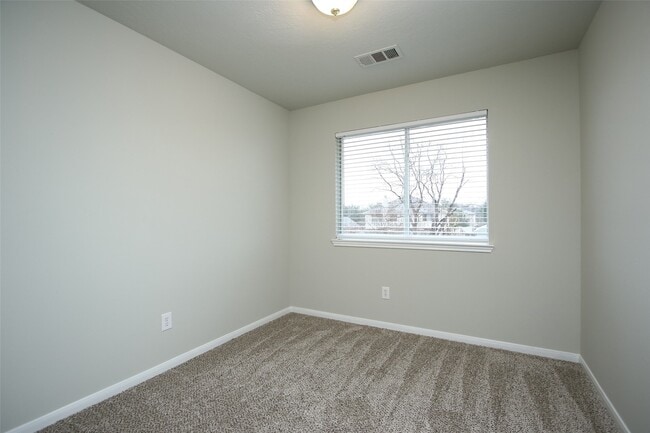 Building Photo - 527 Richcrest Dr