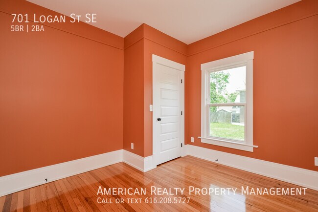 Building Photo - 701 Logan St SE