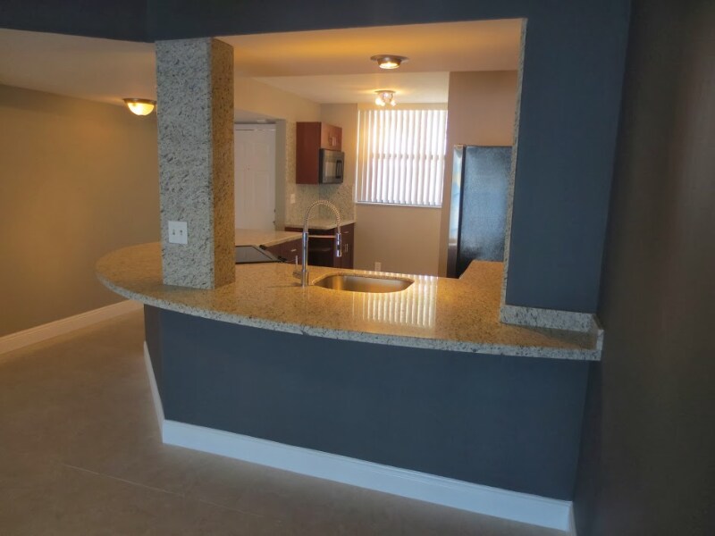 Building Photo - 115 Lake Emerald Dr