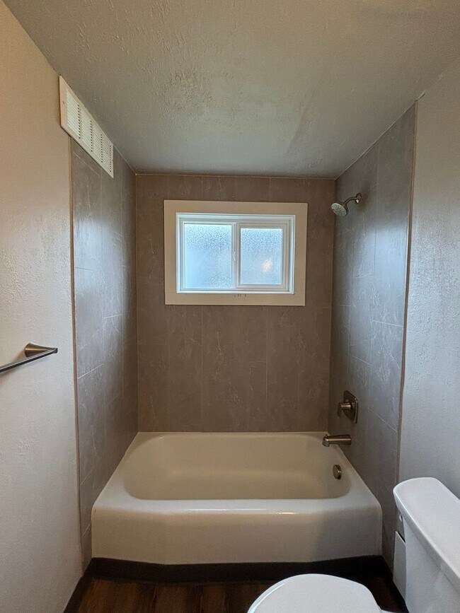 Building Photo - 1404 Toole Ave