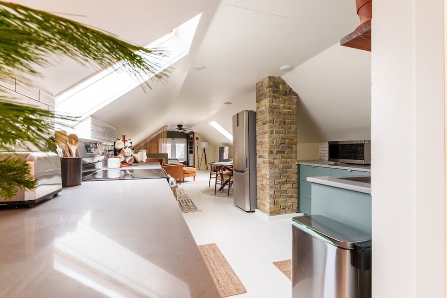 Building Photo - 824 5th St NE