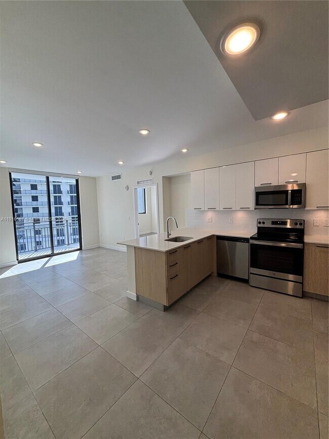 Building Photo - 16395 Biscayne Blvd