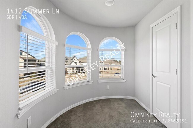 Building Photo - 1412 Summer Ln