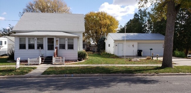 Building Photo - FOR RENT- 510 1st St- Parkersburg *PETS OK*