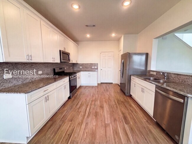 Building Photo - 7314 Madison Cmns Ln