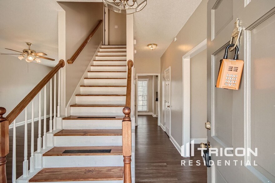 Building Photo - 714 Meridian Ct SW
