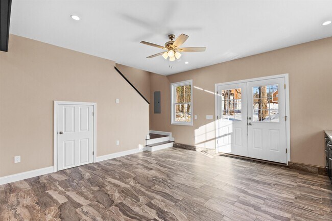 Building Photo - 6 Latchkey Ln