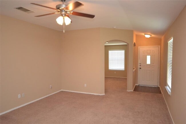 Building Photo - 302 Washington Square Dr