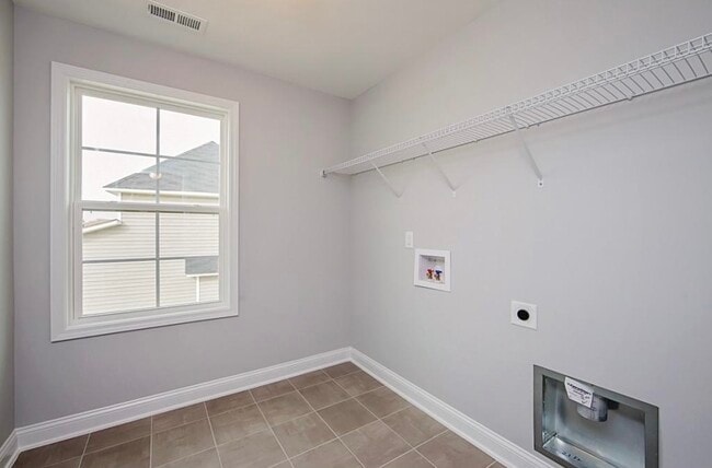 Building Photo - 5252 Debut Ave