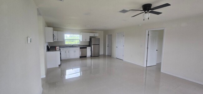 Building Photo - Great SW Location-Three Bedroom -two bath