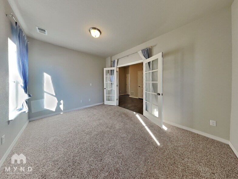 Building Photo - 7074 New Meadow Dr