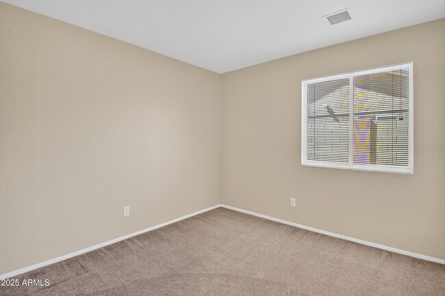 Building Photo - 1719 E Sandalwood Rd