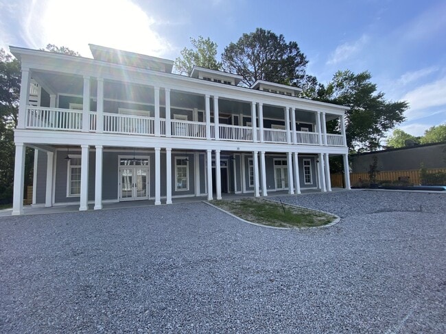 Building Photo - One Bedroom Apartment for Rent in the Heart of Old Town!