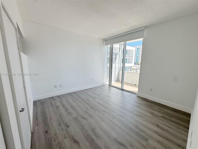 Building Photo - 350 NE 24th St