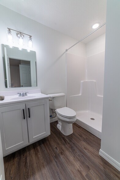 Building Photo - 6208 Commerce Dr