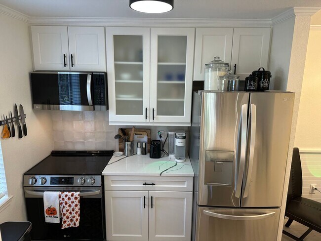 Building Photo - SEASONAL RENTAL - Downtown Sarasota Renovated Waterfront Condo