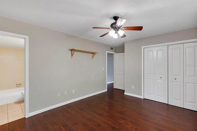 Building Photo - Hawthorne Reserve Condo