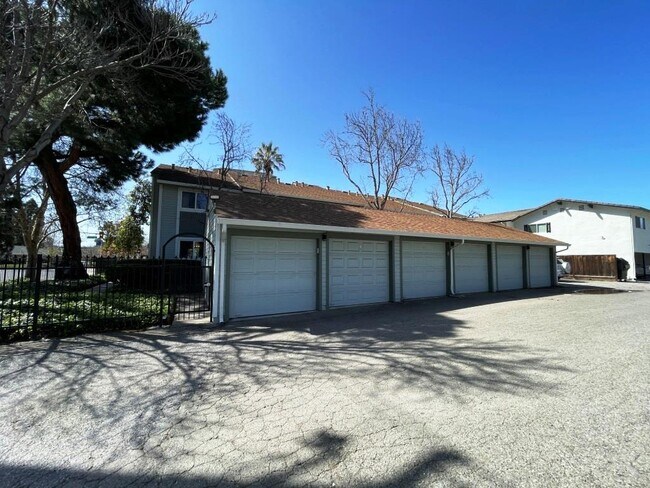 Building Photo - 1396 Lick Ave