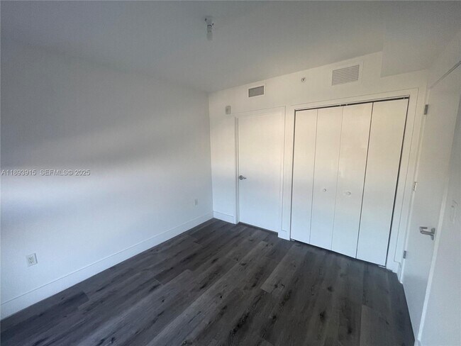 Building Photo - 13800 Highland Dr