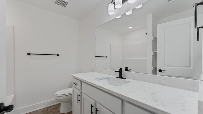 Building Photo - "Stylish 3-Bedroom Farmington Home with Gr...