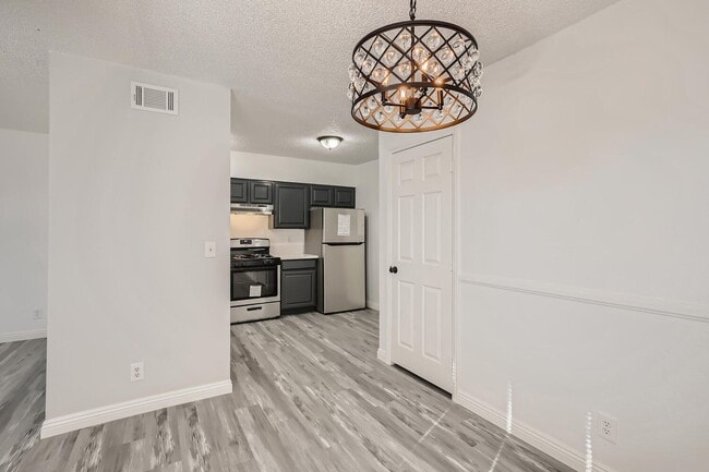 Building Photo - MOVE IN SPECIAL! HALF OFF FIRST MONTH'S RENT - Lovely 2 Bedroom Condo Near the Strip!